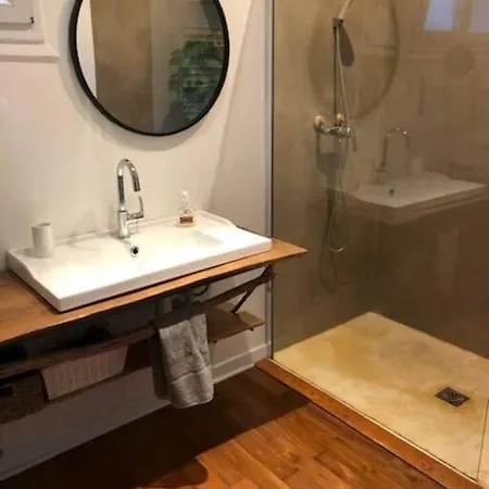 펜션 Charming, Quiet House 7 Minutes Walk From Center *